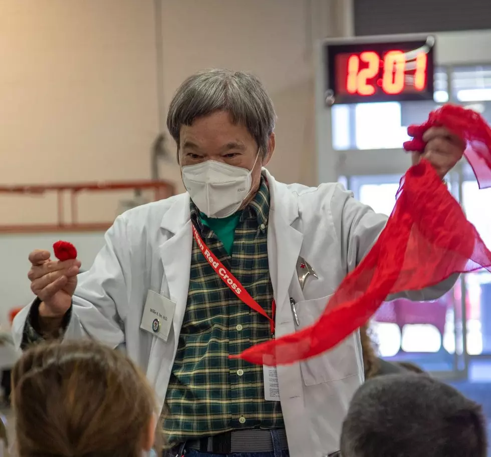 Retired Doctor Entertains at Ulster County Vaccination POD