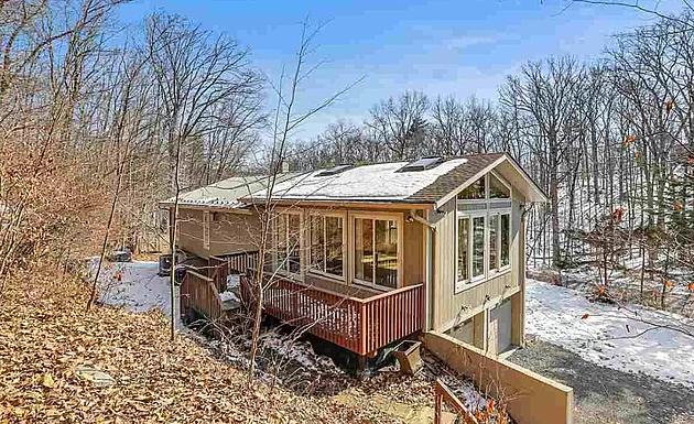 Retro Hudson Valley House for Sale has Shawangunk Ridge for a Backyard