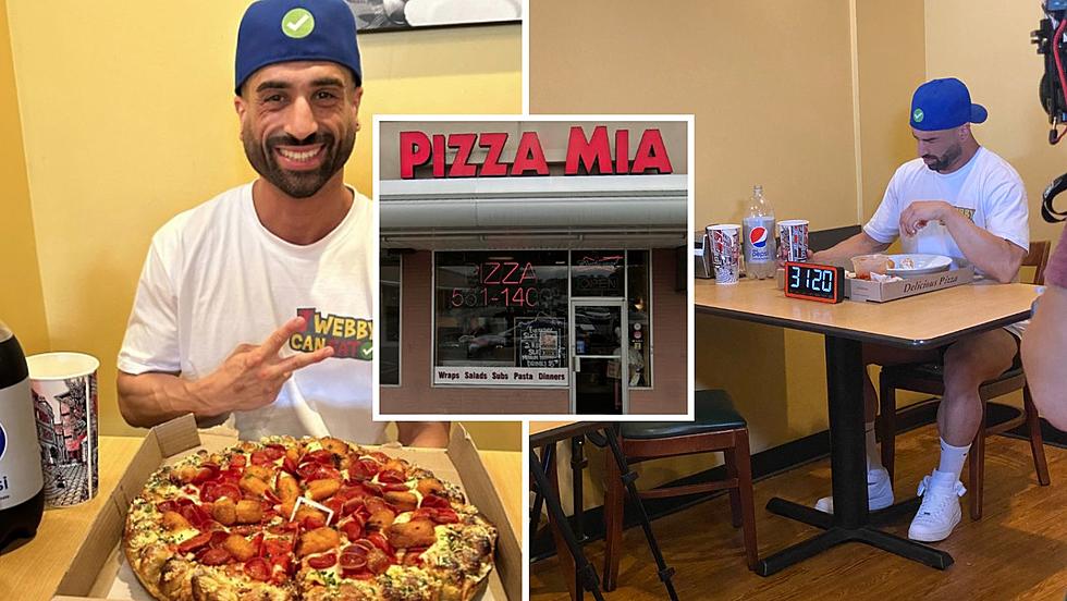 Comedor competitivo de clase mundial conquista la pizza de 14lb 