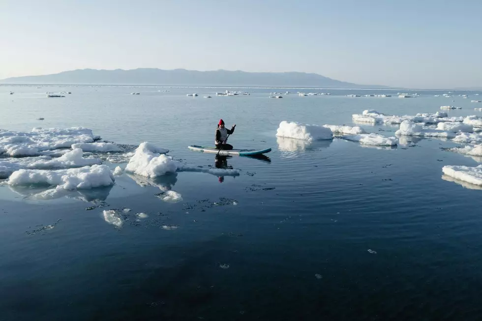 Kayakers Get Stuck in Ice on the Hudson River