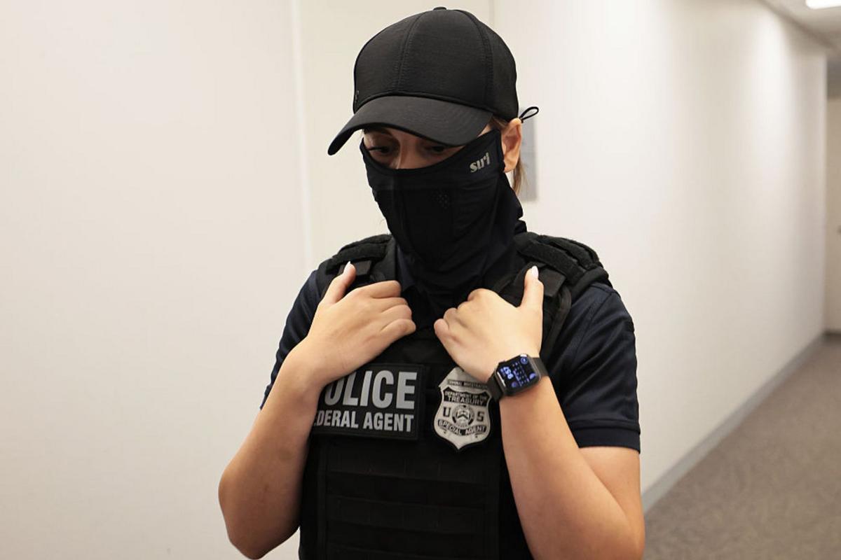 New York Looking to Ban ICE Agents From Wearing Masks