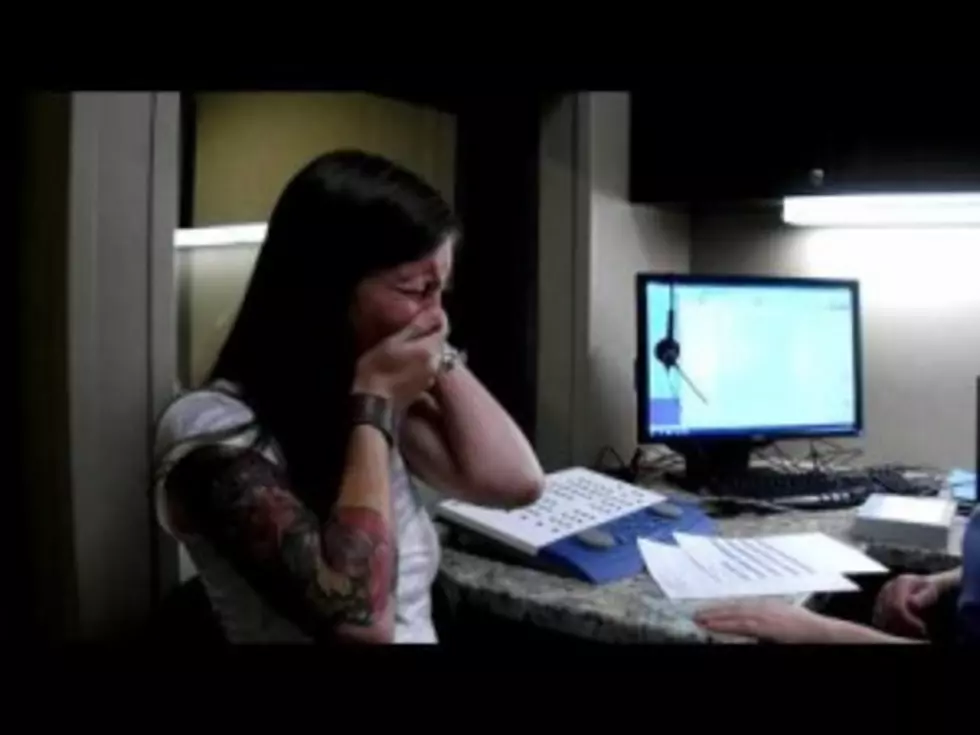 Deaf Woman Hears Her Own Voice For The First Time &#8211; Amazing [Video]