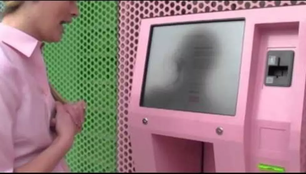ATM Machine That Dispenses Cupcakes Makes It&#8217;s Debut In Beverly Hills, CA [Video]