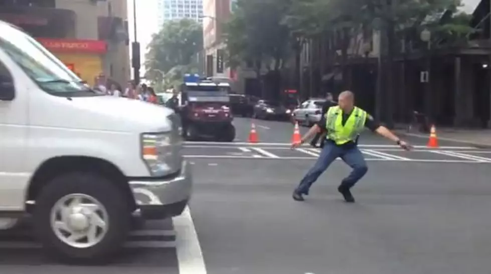 Traffic Cop Showing Off His Hilarious Thriller-like Dance Skills [VIDEO]