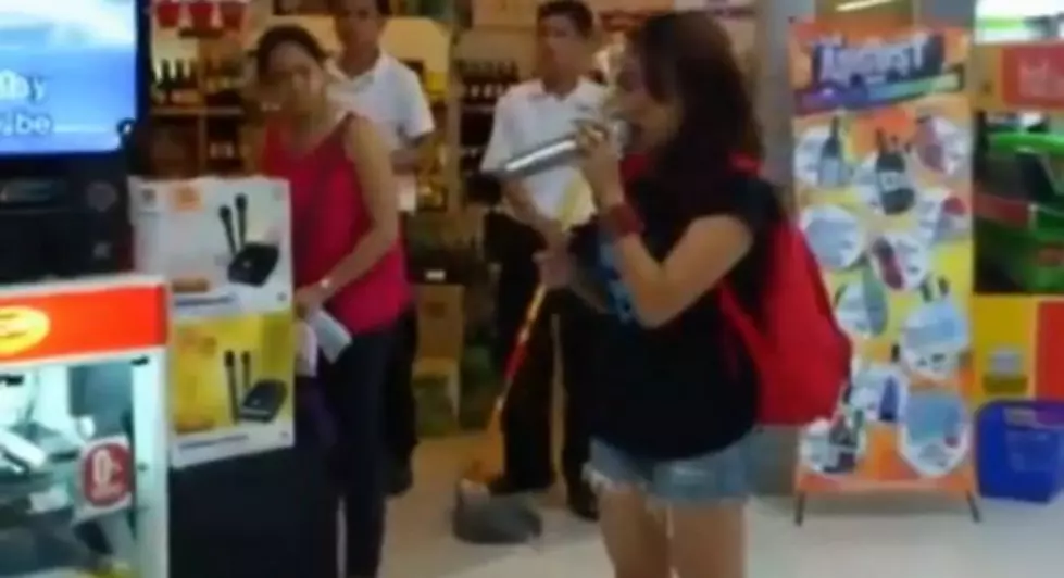 Girl Amazes Grocery Store Patrons With Dolly Parton&#8217;s &#8216;I Will Always Love You&#8217; [VIDEO]
