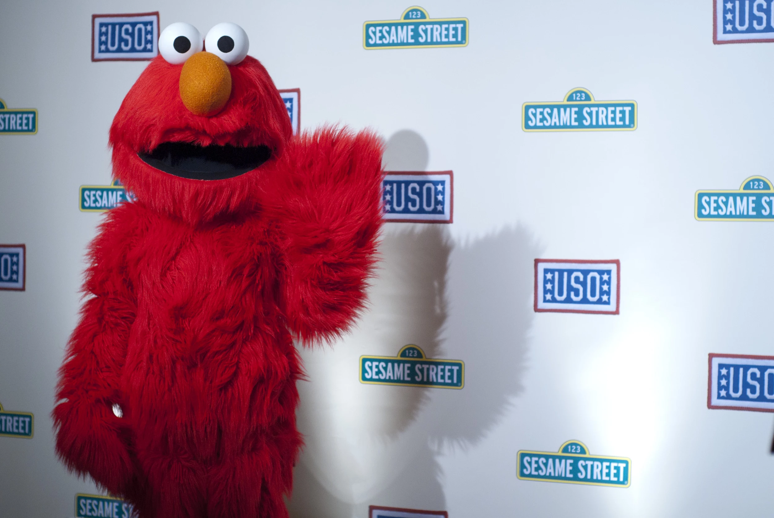 Formindske Soldat royalty Sesame Street In Search of New Elmo Voice After Kevin Clash Resigns