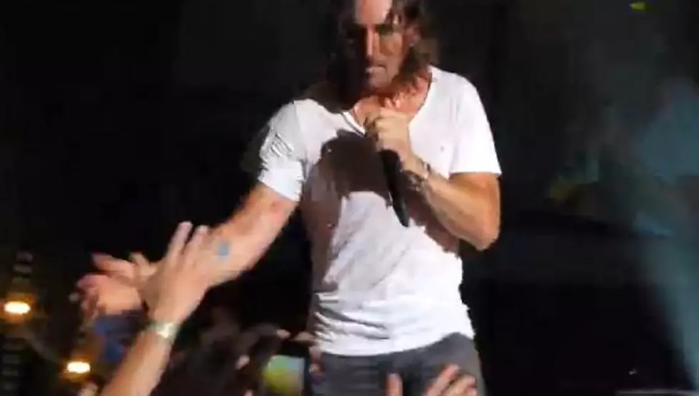 Jake Owen Split His Pants During Concert in South Carolina and You Won&#8217;t Believe What Happens Next