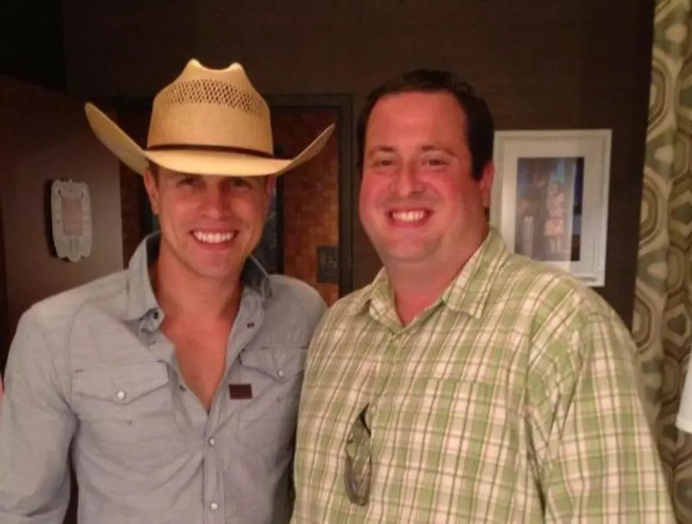 Eric Interviews Dustin Lynch Backstage At The Grand Ole Opry [AUDIO]