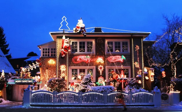 white christmas lights on house