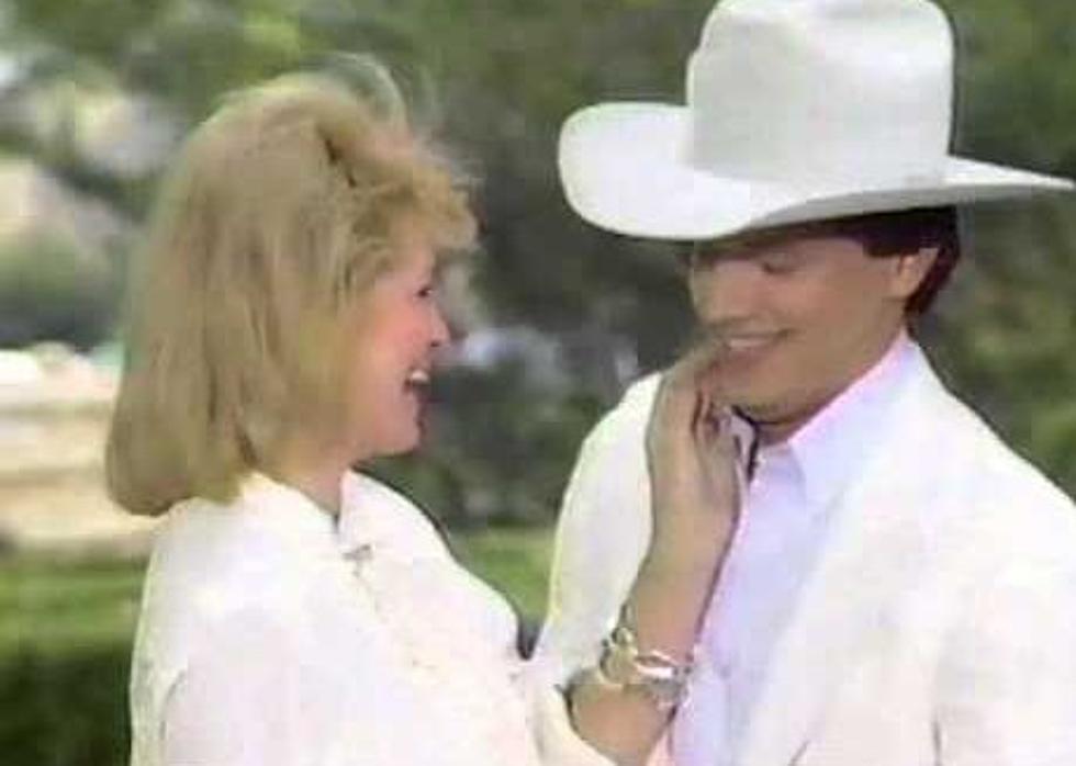 George Strait Awkwardly Lip-sync&#8217;s On A 1980&#8217;s Christmas Special [VIDEO]