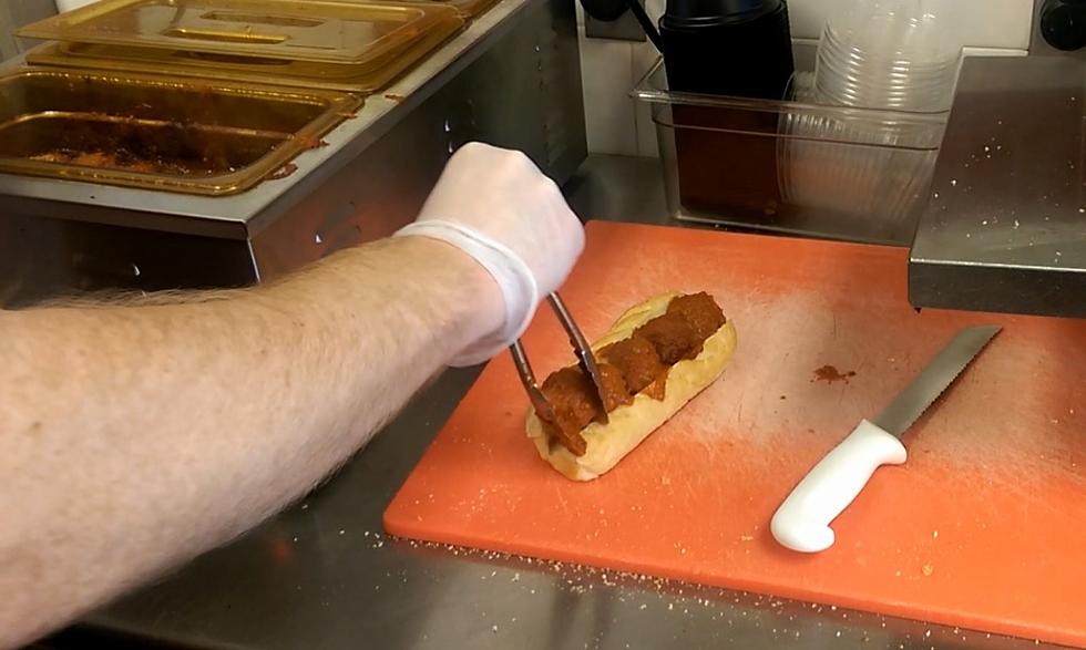 How To Make A Meatball Sub And An Engeneer Sub At Firehouse Subs [VIDEO]