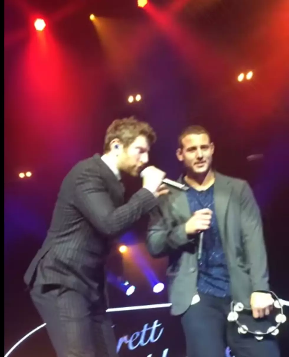 Brett Eldredge is Joined on Stage by Anthony Rizzo! [VIDEO]
