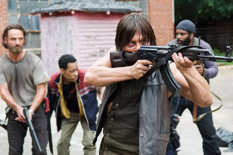 People Keep Sharing Photo of “Dead” Daryl as a Walking Dead Spoiler, But Good News It isn’t!