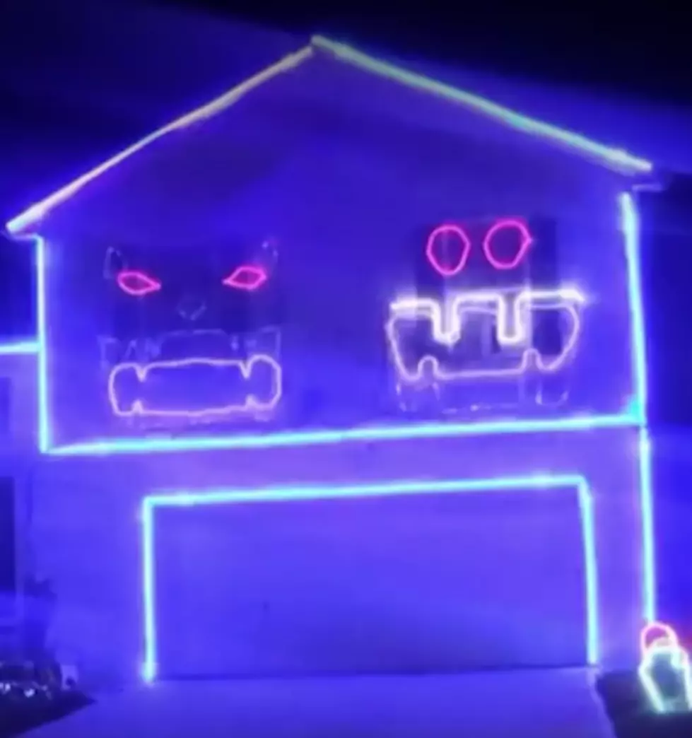 Halloween Lights Sync Up to &#8216;Go Cubs Go&#8217; [VIDEO]
