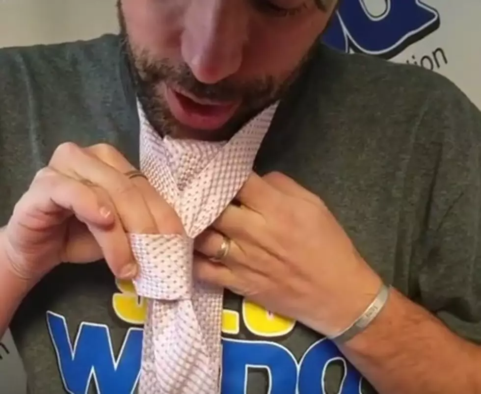 How To Tie A Tie [VIDEO]