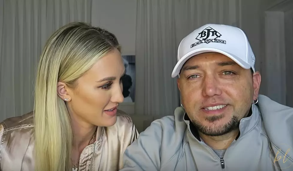 Jason Aldean Does a Q &#038; A With his Wife [WATCH]