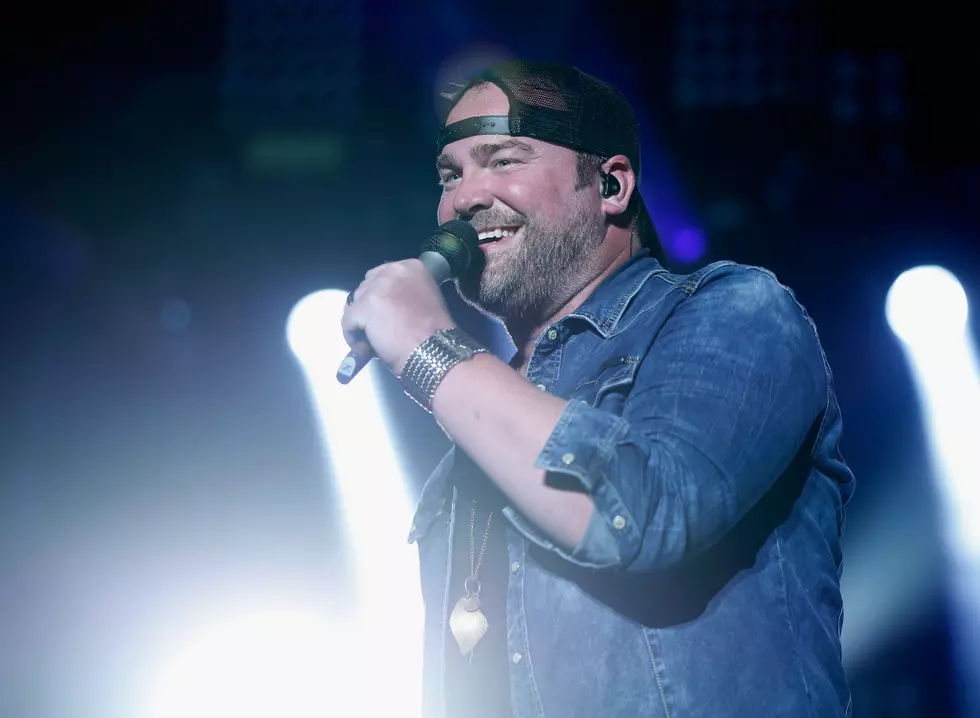 Lee Brice&#8217;s Unborn Baby Reacts To His Touch [WATCH]