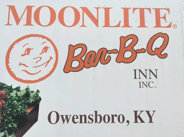 Trying The World Famous Moon Lite BAR-B-Q For The 1st Time [VIDEO REVIEW]