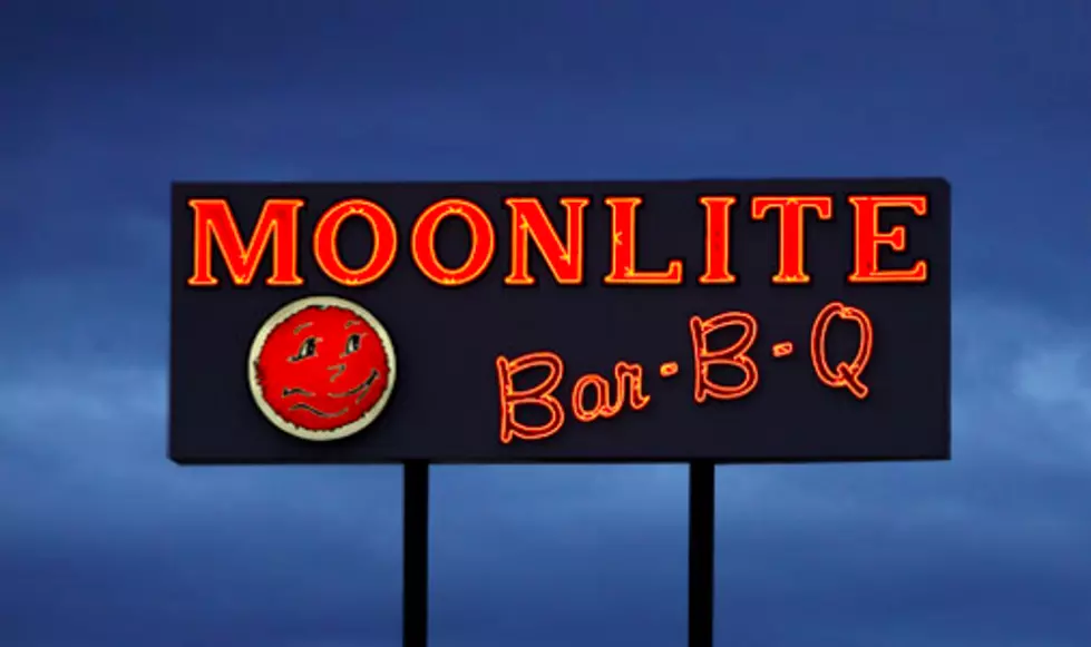 Kentucky Living Awards Moonlite Bar-B-Q With Hall Of Fame Award