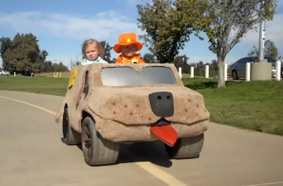 This Dad Wins Halloween With ‘Dumb and Dumber’ Themed Costume and Car