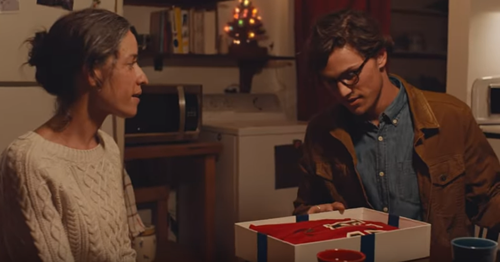 12 Commercials Of Christmas 2019 - Gift the Thought - GAP
