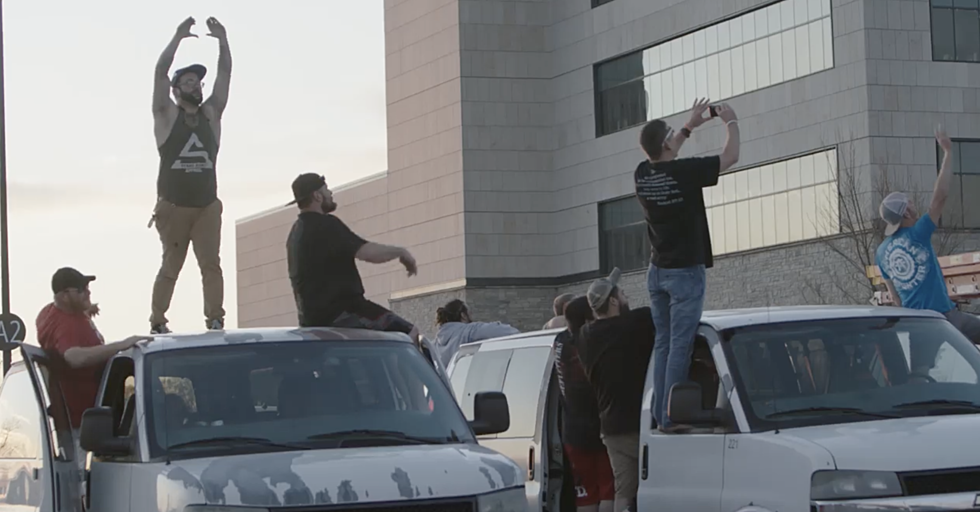 Owensboro Supports Healthcare Workers With Parking Lot Vigil [VIDEO]