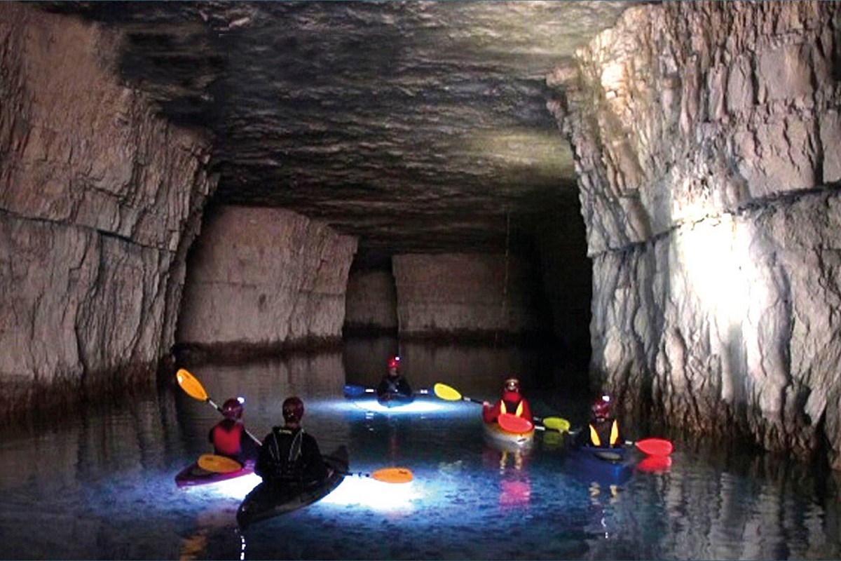 Take An Underground Boat/Kayak Tour In This Kentucky Cavern
