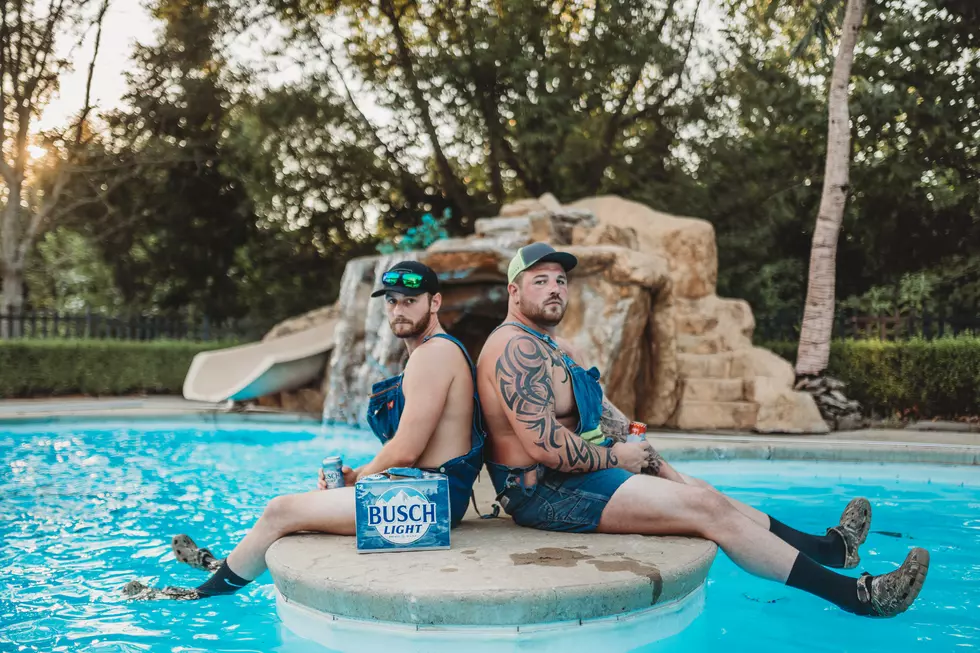 Hopkins County Friends Going Viral For Hilarious Photo Shoot