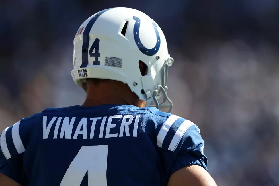 Adam Vinatieri Era in Indianapolis Officially Ends with Thank You Banner at Lucas Oil