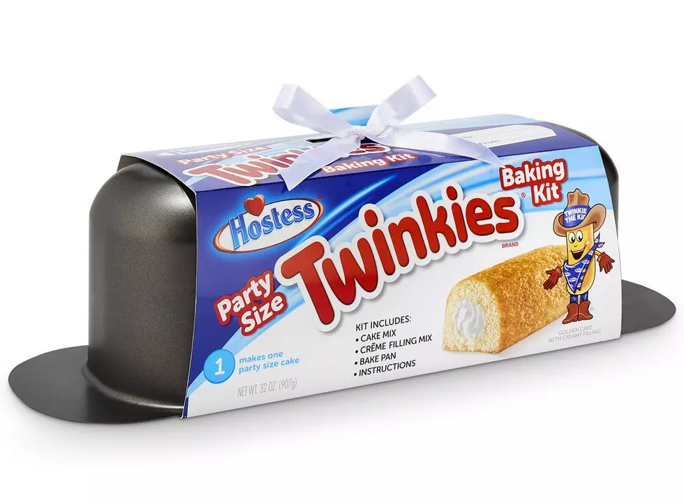 Make a Giant Twinkie in Your Kitchen with This Special Baking Set