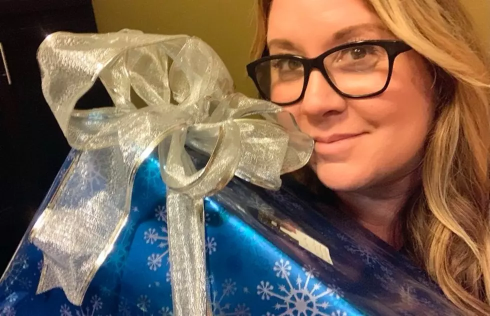 How To Tie The Perfect Bow and Win At Gift Wrapping