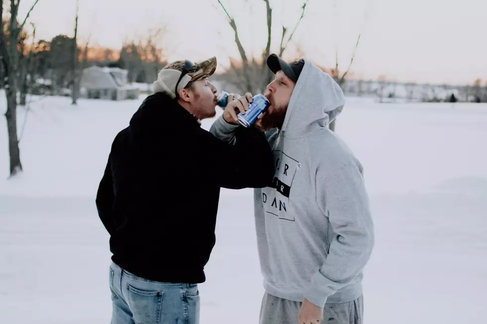 Check Out These Two Dads Hilarious Snow Day Photo Shoot