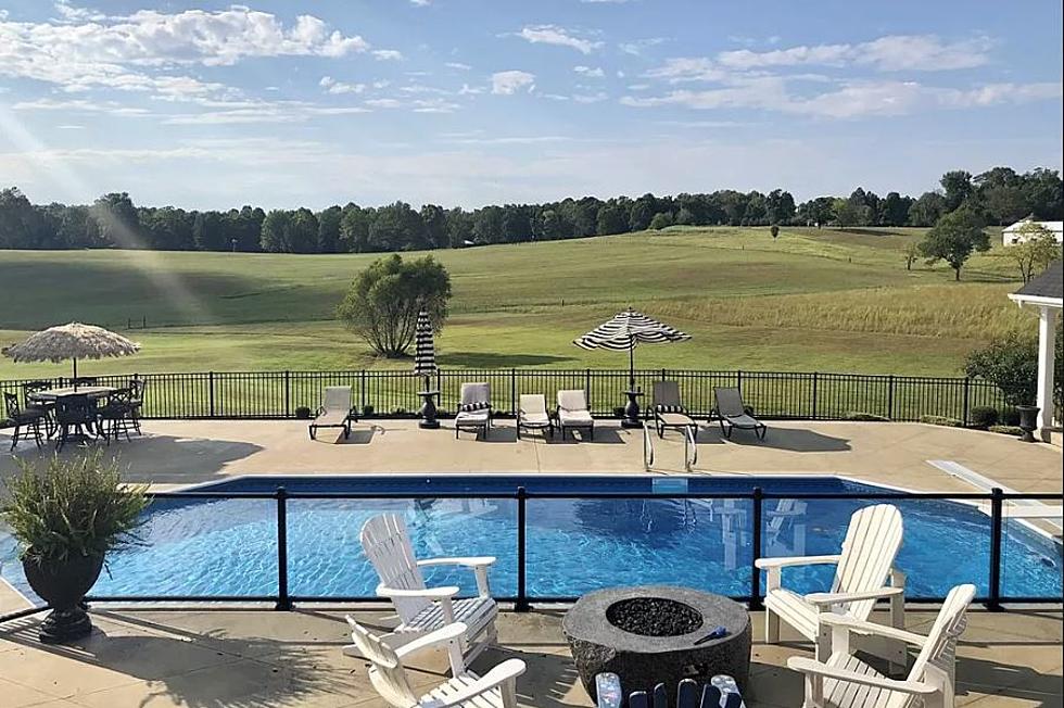 10 Homes Around the Evansville Area with Pretty Pools