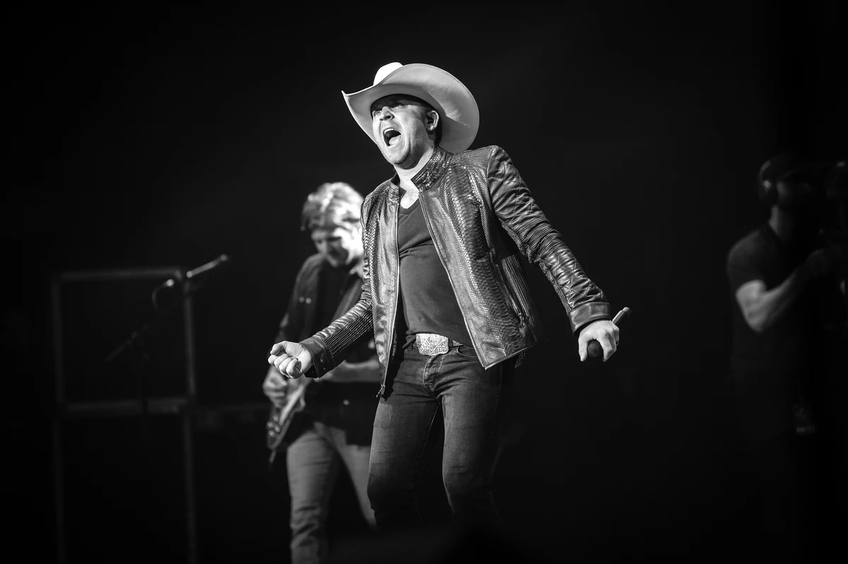 Justin Moore Tour Coming to Evansville's Ford Center in June