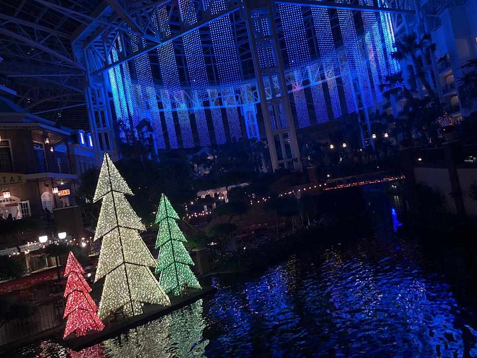 HOLIDAY HOLLER: Win a Trip to the Opryland Resort&#8217;s Country Christmas