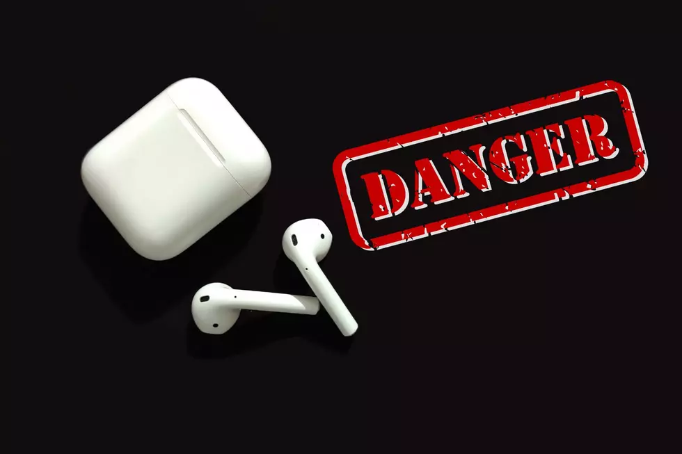 Experts Warn Against Using AirPods and Other In-Ear Headphones