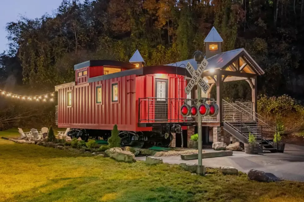 Check Out This Converted Train Caboose Airbnb in Pigeon Forge, TN