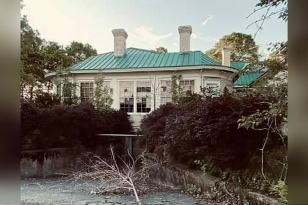 See Creepy Photos Inside Abandoned Country Club in Kentucky