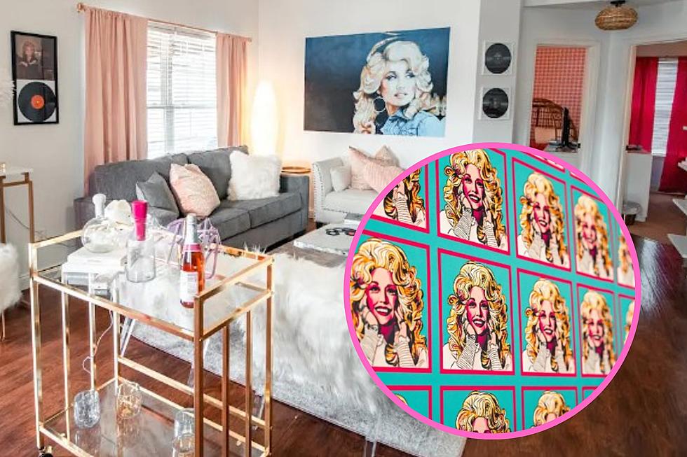 An Iconic Blonde Duo:Dolly Meets Barbie in Unique Kentucky Airbnb