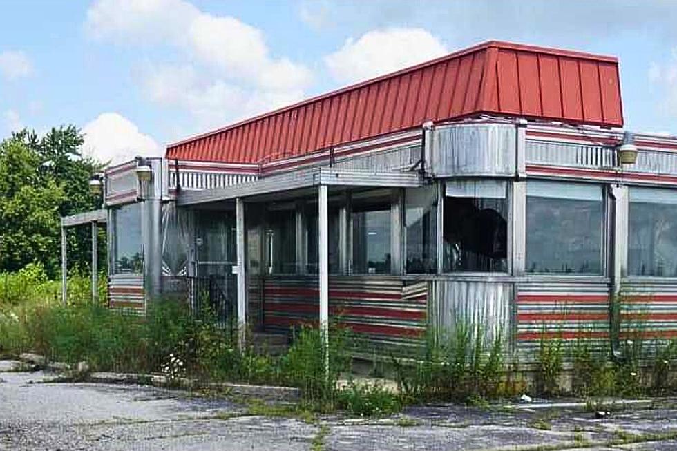 Roadside Ghosts: Indiana&#8217;s Abandoned 1950s Diner