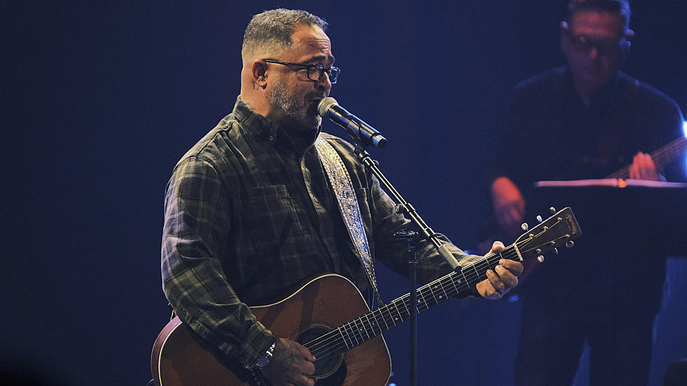 Singer Aaron Lewis Reschedules Two Indiana Shows Due to Doctors&#8217; Orders
