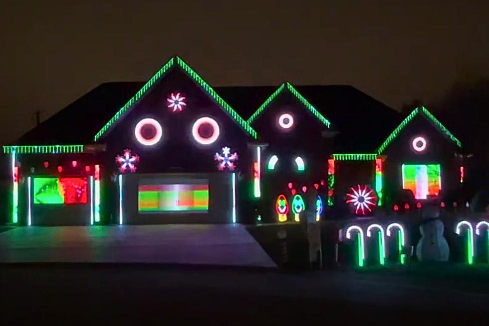 Evansville Home Hosts Incredible Christmas Light Show