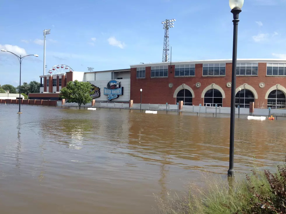 Riverbandits Play With Water All Around Modern Woodman Park