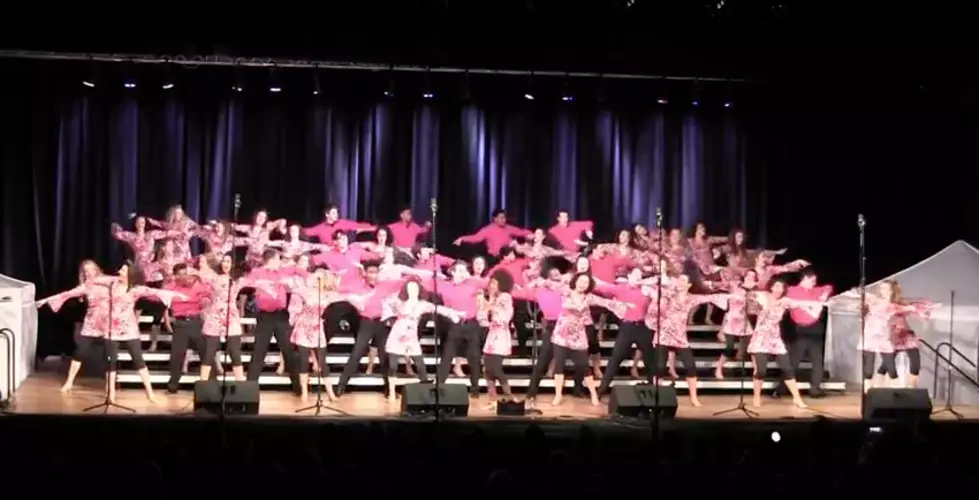 Audience saves Davenport North performance during light malfunction