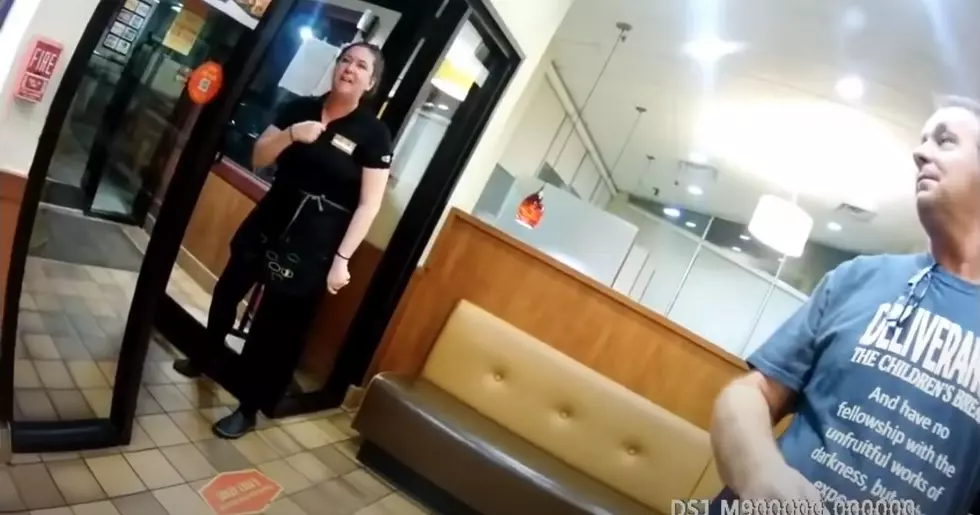 [VIDEO] Illinois Denny’s Server Quits on the Spot After Customers Refuse to Wear a Mask