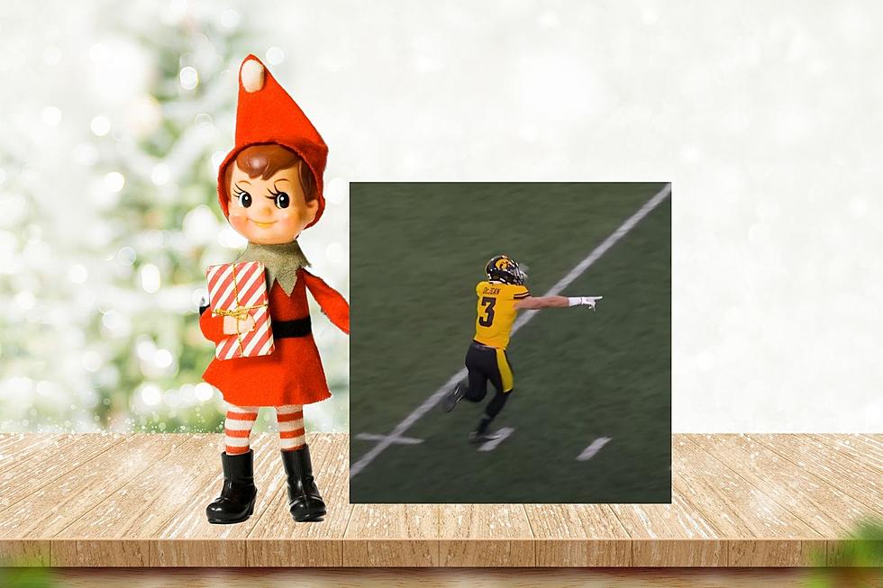 Here&#8217;s How You Can Make Your Elf On A Shelf An Iowa Hawkeye Fan