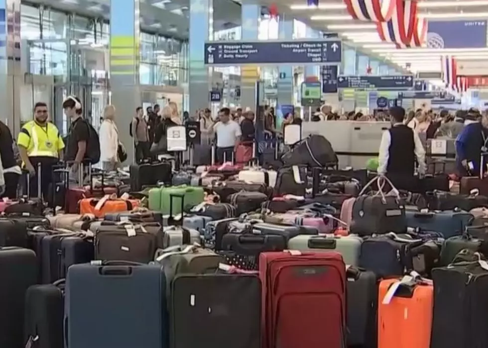 Baggage Piles Up At O’Hare Because Of Global Internet Outage