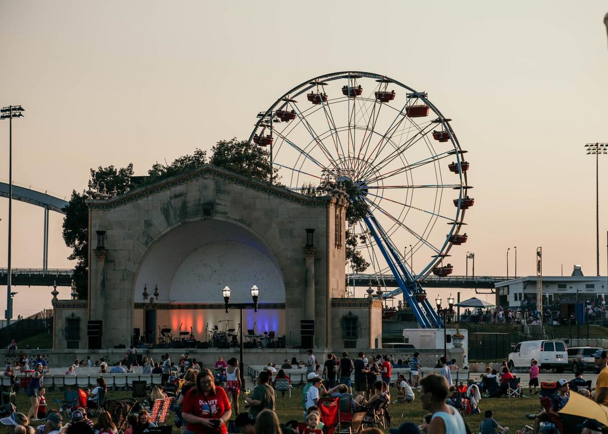 Here’s The Legal Age You Can Leave Your Kids Home Alone In Illinois This Summer
