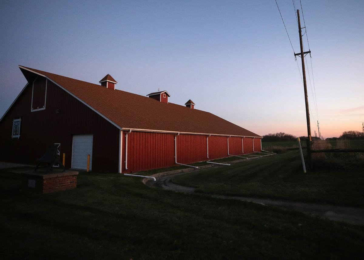 When Will It Start Feeling Like Fall In Illinois And Iowa? Here’s What Farmers’ Almanac Says