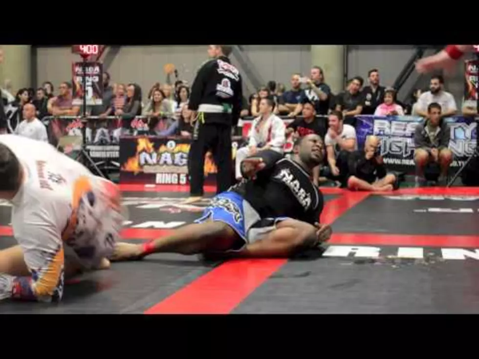 Competitor forces opponent to submit and throw up after farting in his face. [VIDEO]